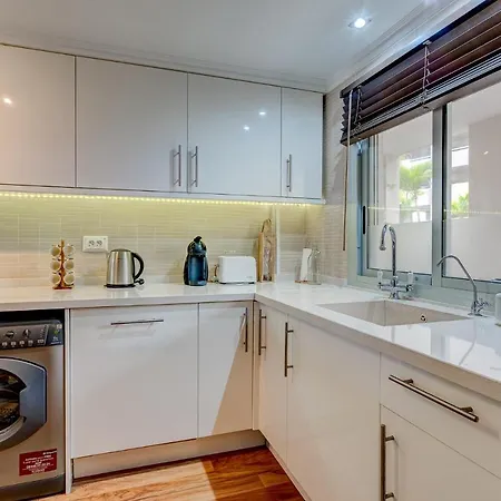 Relax Paraiso 아데제