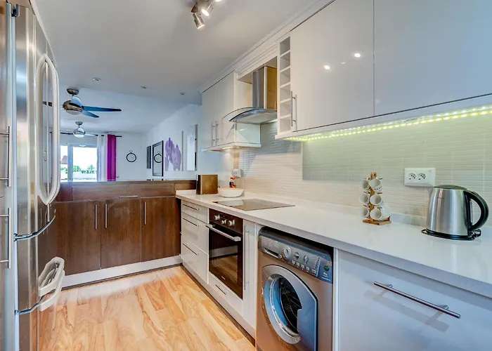 Relax Paraiso 아데제