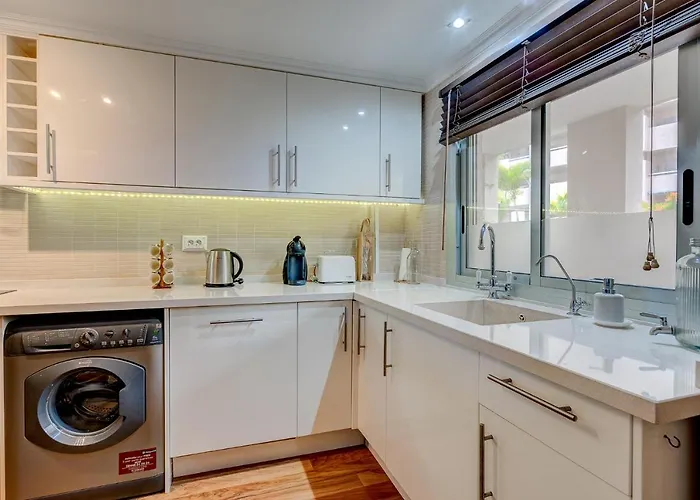 Relax Paraiso 아데제